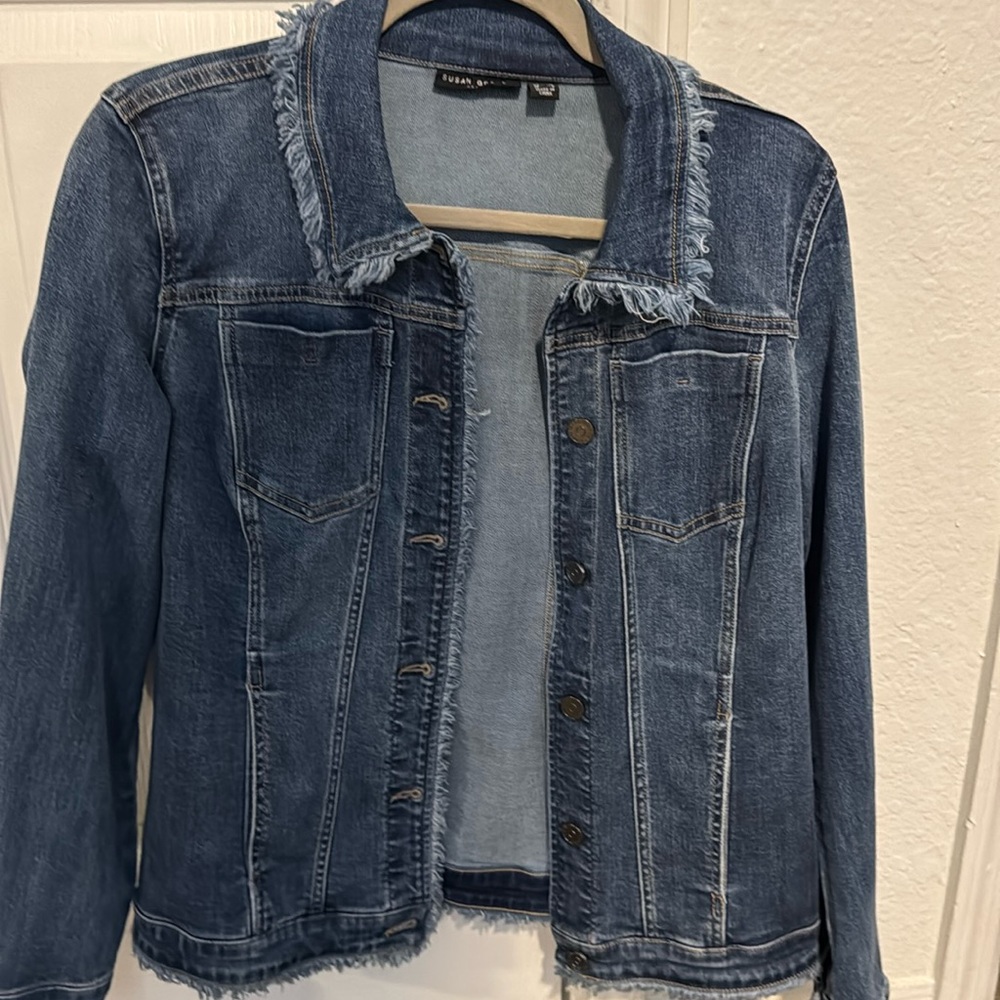 Beautiful blue jeans jacket by Susan Graver , stretch good, no return